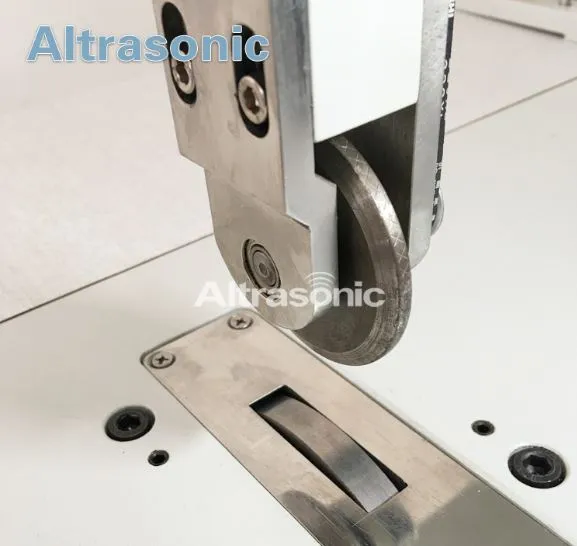 Ultrasonic Sealing And Cutting Machine For Medical Surgical Gown Sewing